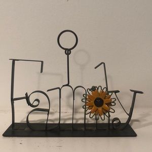 “Family” sunflower photo holder